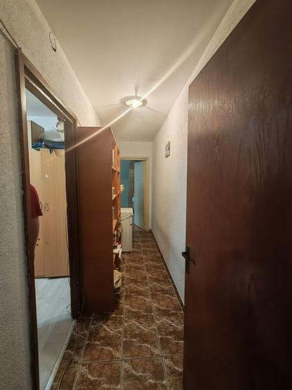 Apartament 3 camere, Brancoveanu, zona Covasna. Loc parcare.