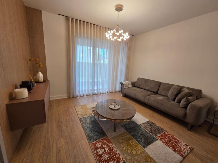 Apartament 2 camere de vânzare +curte
