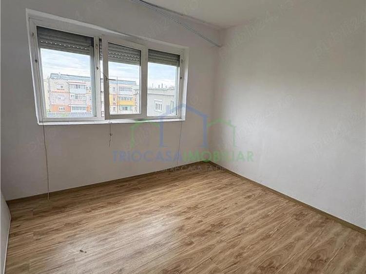 Apartament 3 camere, decomandat, loc. Calafat