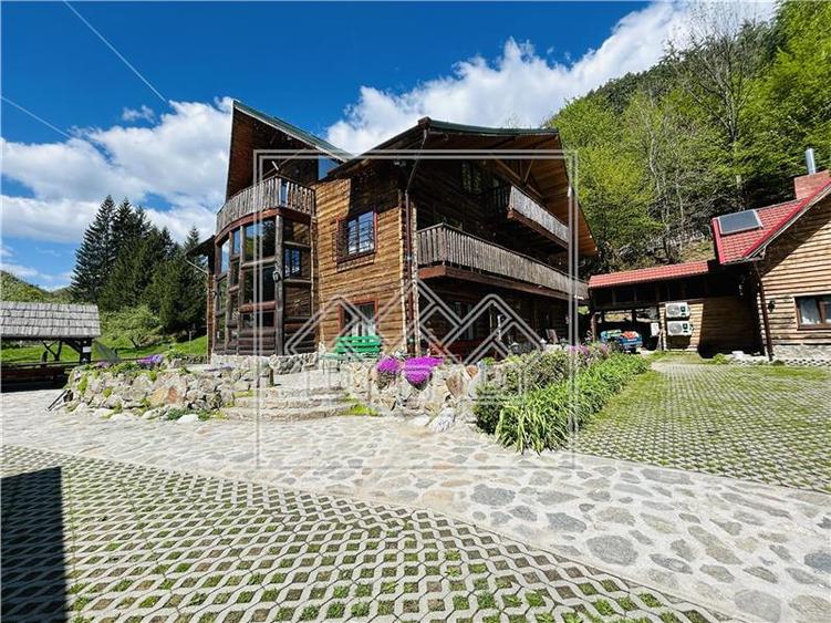 Complex turistic complet functional-zona Raul Sadului-afacere la cheie