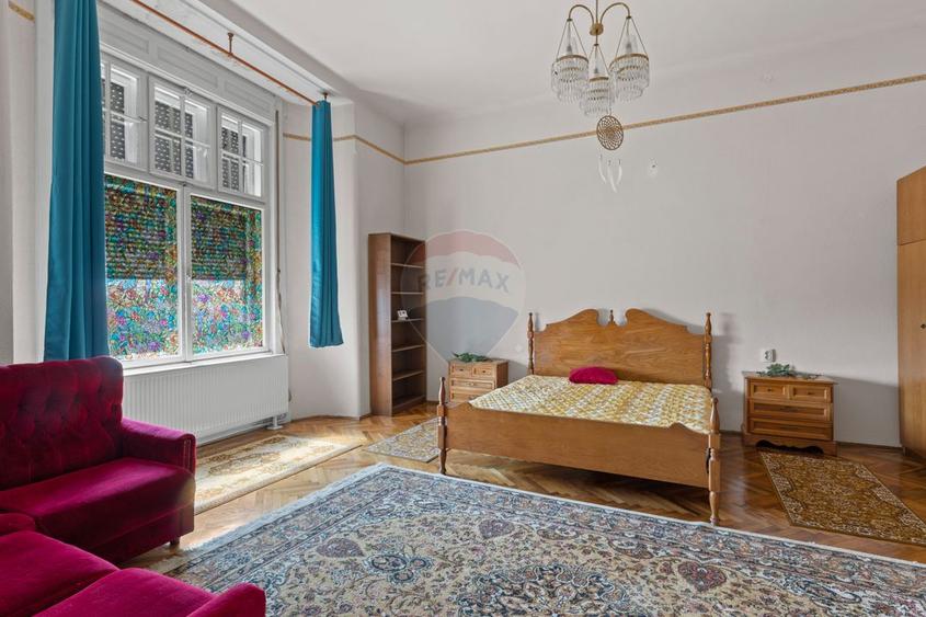 Apartament cu 3 camere zona Boul Roșu