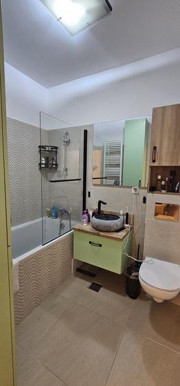 3 camere ETAJ  1 - zona rond OMV - Pipera.