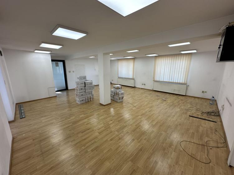 Spatiu de birou -zona strada Cluj/ 4 locuri de parcare