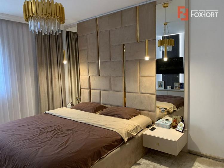 Duplex de vanzare cu 5 camere si 3 bai, zona Mehala