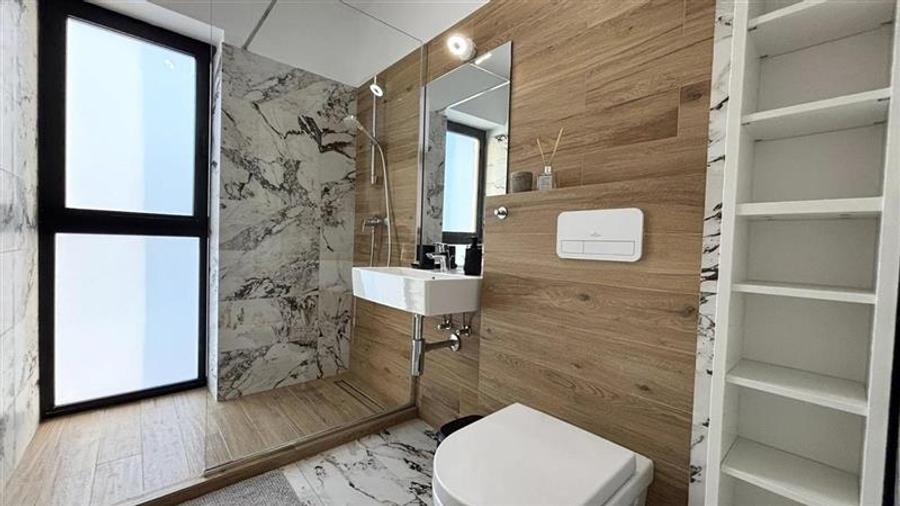 APARTAMENT 2 CAMERE LUMINOS / MOBILAT, UTILAT / BANEASA