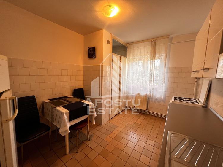 Apartament cu 3 camere, centrala proprie, zona Soarelui