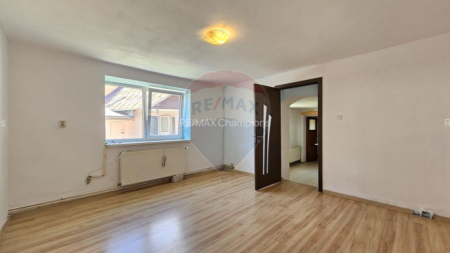 Proprietate unică | Teren 1.157 mp |Multiple clădiri | Centru Zărnești - 18