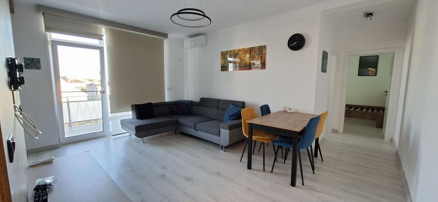 Apartament cu 3 camere, 2 bai si loc de parcare