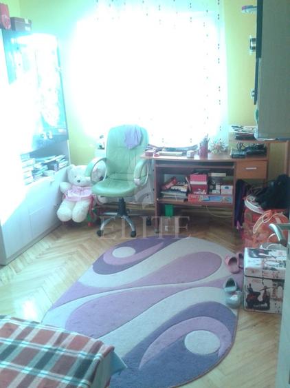 Apartament 3 camere în zona STRAZII BUCURESTI