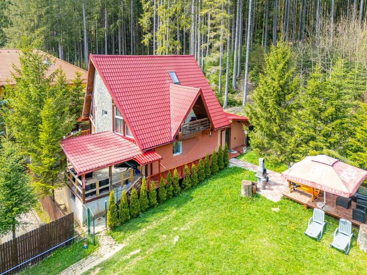 Vila cocheta în Azuga, lângă pădure, cu priveliște superbă la munți