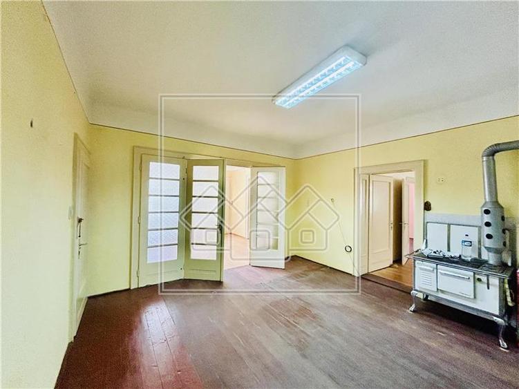 Casa cu teren mare de 1147 mp si 110 mp utili - Cisnadie