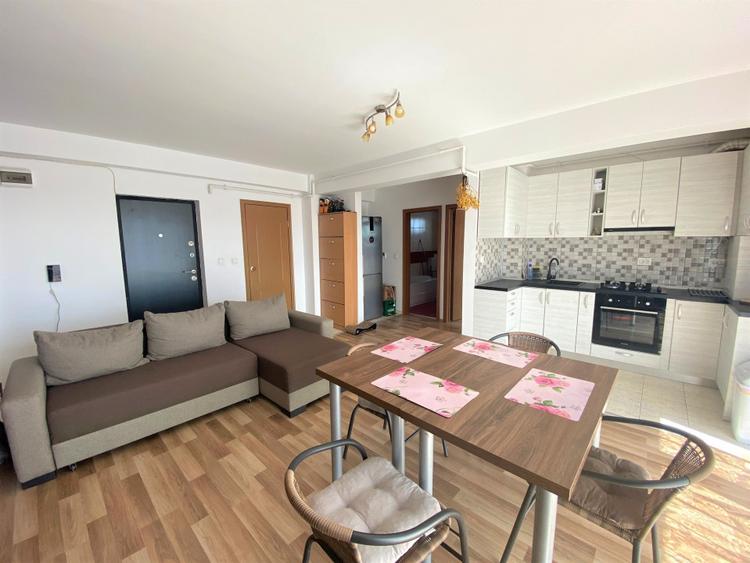 Apartament 2 camere, luminos, bloc cu lift, balcon ,baie cu geam –Calea Baciului