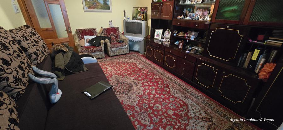 Apartament 3 camere la strada Calea Nationala