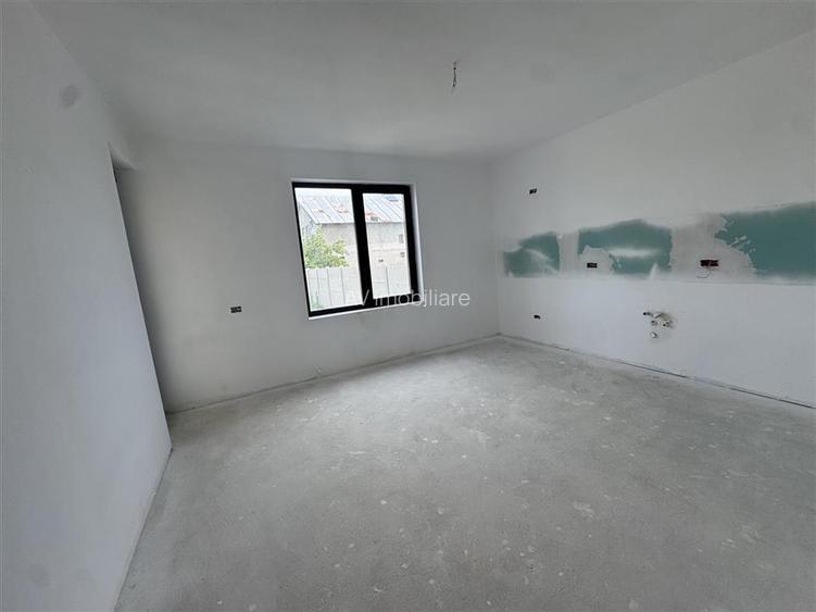 Vila Duplex spatioasa - Teren 500 mp - 7 camere - living spatios - beci - 14