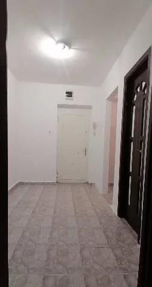 Garsoniera parter Romancierilor nemobilat neutilat pet friendly