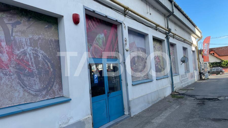 Hala 430mp cu vitrina 21m, posibilitate compartimentare zona circulata