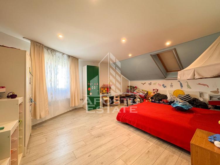 Casa pt. 2 familii, cu 9 camere, teren 832mp, Zona Girocului Timisoara