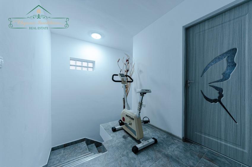 Vila cu 6 camere, zona Via Carmina Vladimirescu, Arad