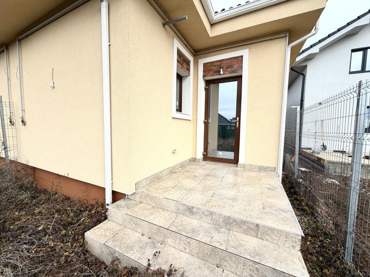 Duplex elegant cu 3 camere, 70 mp utili, 250 mp teren - Sanandrei
