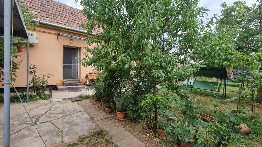Casa cu teren 561 mp zona Bercu Rosu