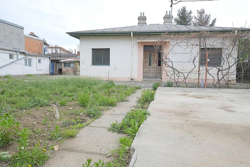 RAHOVA - Str. Muntii Carpati, imobil casa si teren 580 mp. cu pozitie de colt