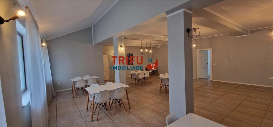 Casă tip pensiune de vânzare cu 6 camere și o casă adiacent&