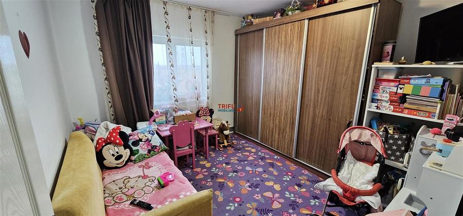 Apartament de vanzare cu 2 camere etaj intermediar