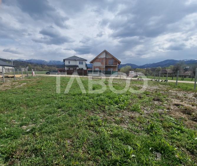 Teren intravilan cu utilitati 464 mp front 27 ml pentru casa Talmaciu