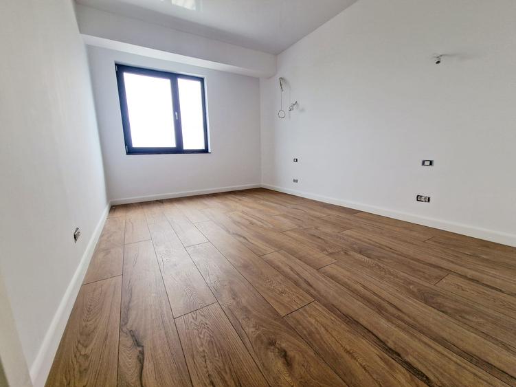 Penthouse cu 4 camere, 416mp inclus terasa , la 200 m de rond Pipera