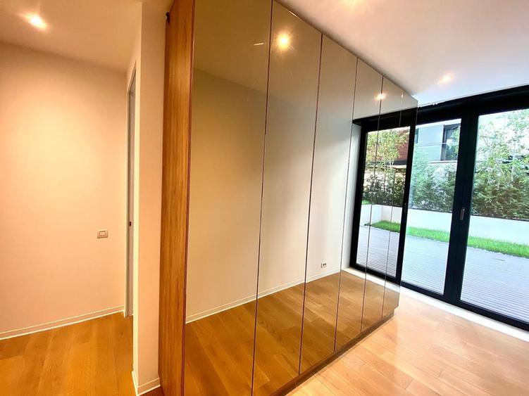 Apartament deosebit de 4 camere tip duplex cu terasa si 2 locuri de parcare