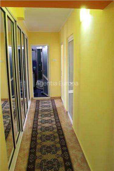 Apartament 3 camere de vanzare zona Peco-Tulcea