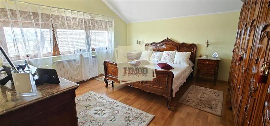 Casa cu 4 camere 2 bai si 830 mp teren in zona Bavaria
