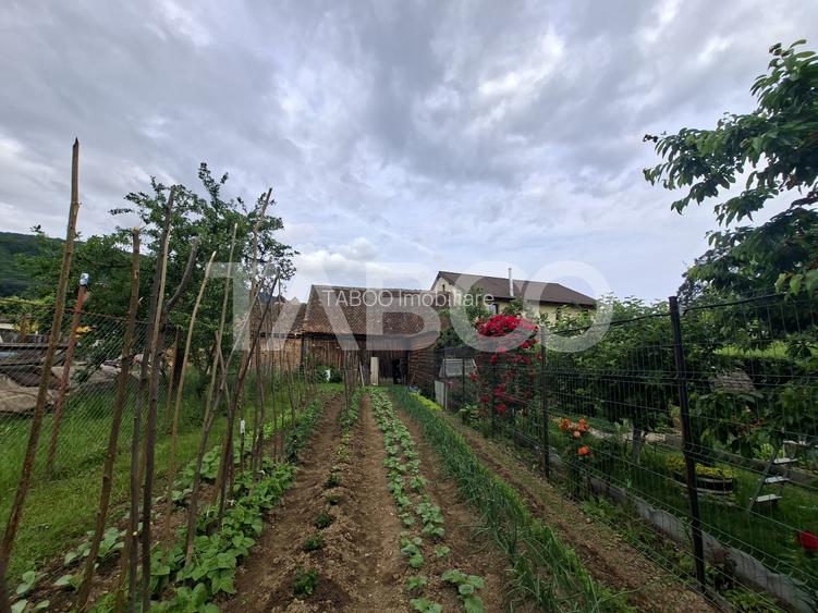 Casa individuala de vanzare in Poplaca -acces auto si strada asfaltata - 2