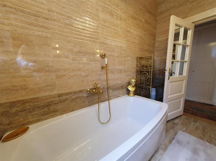 Apartament spatios, reprezentativ, office.