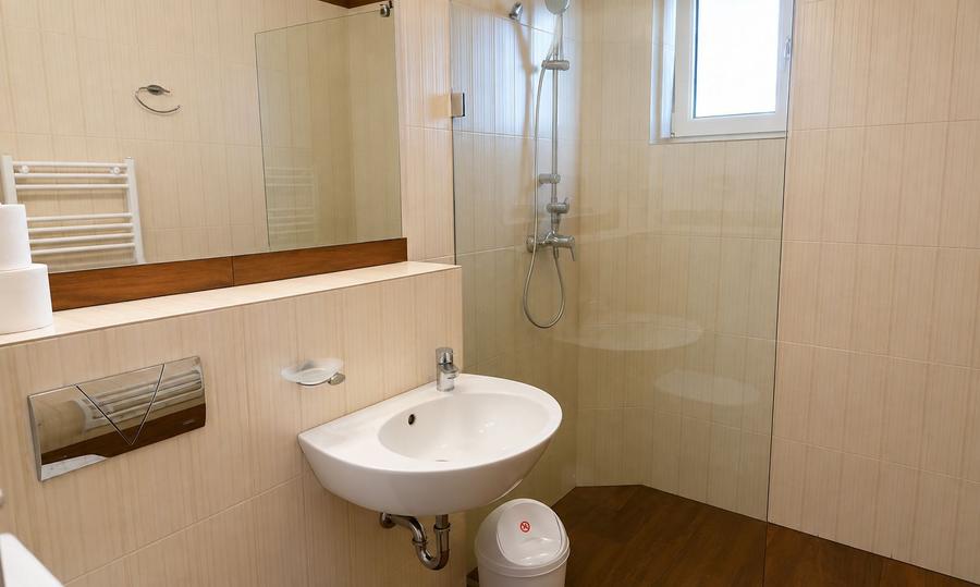 Apartament penthouse cu 5 camere | 2 băi | Terasă | Calea Dumbrăvii