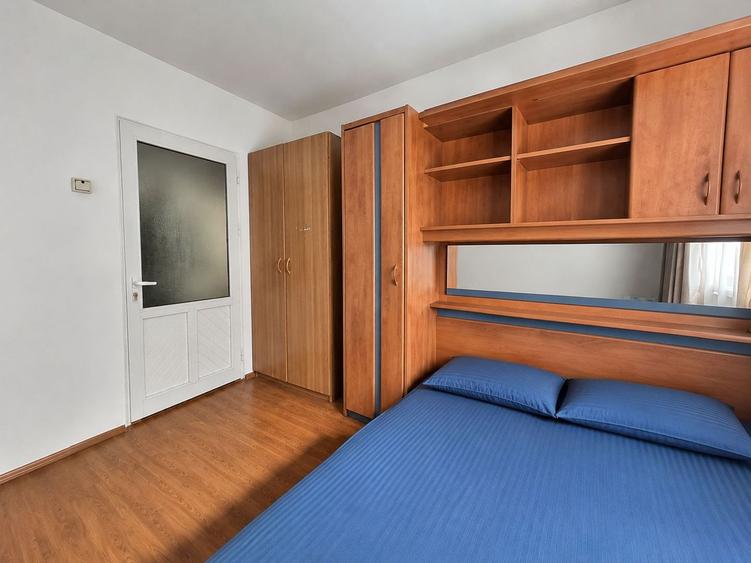Apartament 3 camere spatios de vanzare în zona - Tractorul