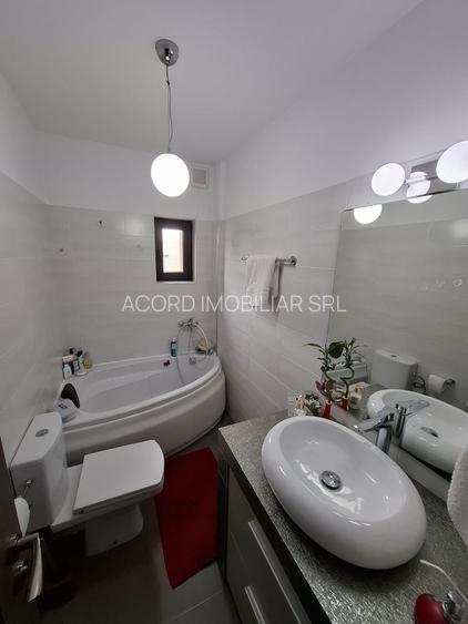 Apartament cu trei camere și loc de parcare în bloc nou din cartierul Km4 - 11