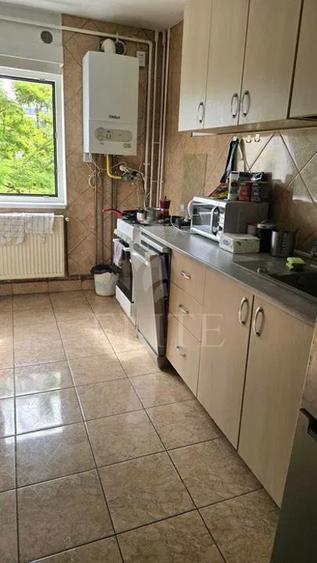 Apartament 4 camere în zona STRAZII LACU ROSU