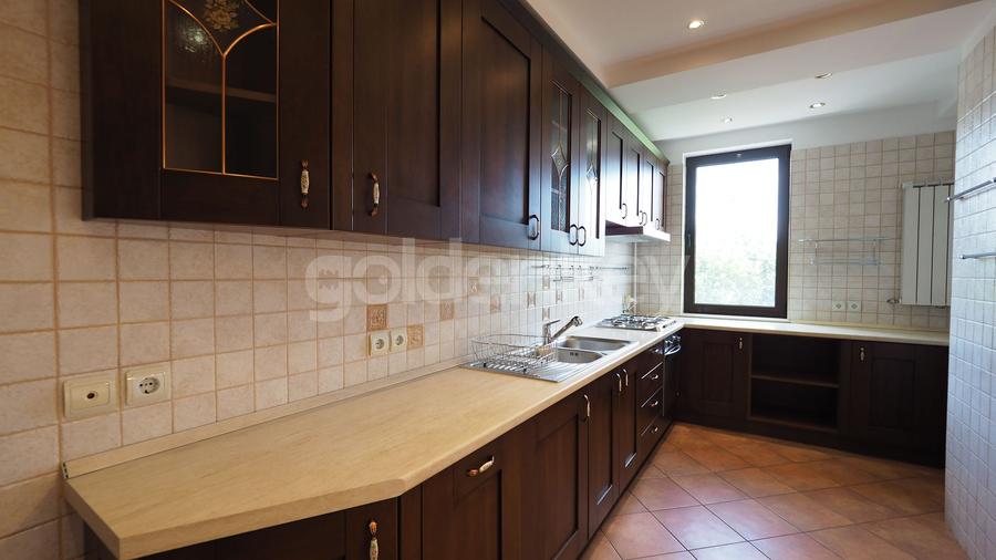 Apartament spatios cu 4 camere, vedere frumoasa