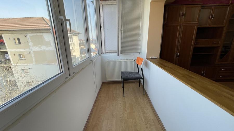 Apartament spațios cu două camere, etajul 4 cu acoperiș.