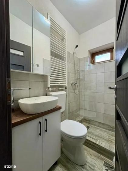 Casă Duplex | 2 Apartamente Separate | Curte, 8 Parcări, Mobilată Nou