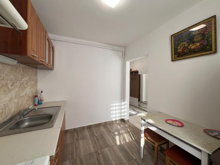 De inchiriat apartament cu o camera, decomandat, zona Cetatii