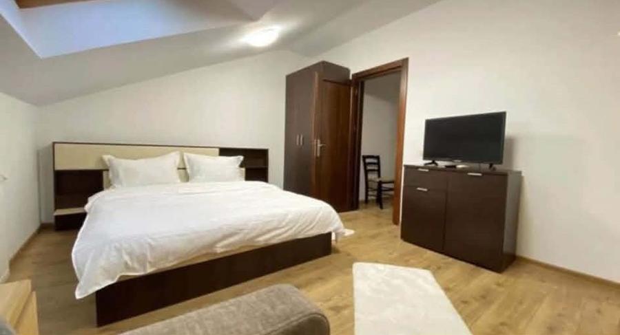 Apartament PENTHOUSE, 3 camere, 2 bai,  etajul 9/10, zona Centru-Palas Mall