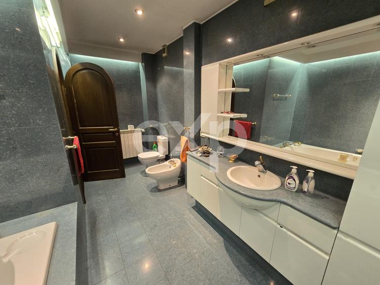 Vilă de închiriat cu 4 camere, 220 mp - zona Polonă