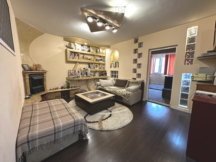 Apartament 3 camere Deco Sub-Stadion 2 Bai Balcon Etaj 2 Finisat Mobilat Utilat