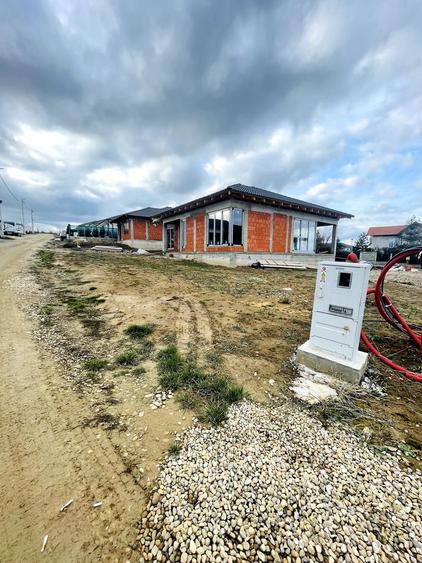 Casă parter la roșu în Paleu – 600 mp teren, utilități la limită