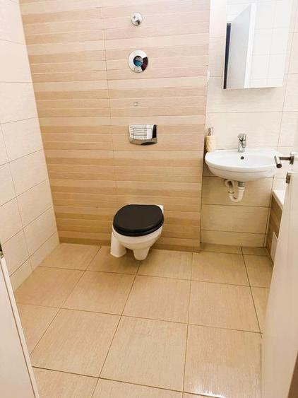 Apartament 3 camere mobilat si utilat. Parcare si boxa incluse in pret. Zona Tra