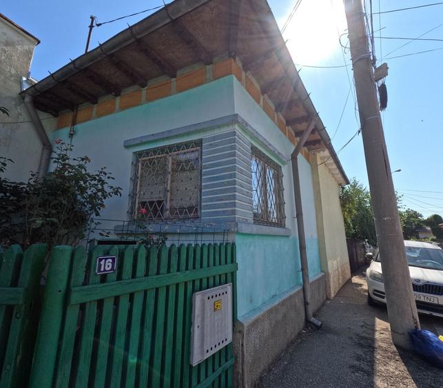 Casă cu Potențial Mare | 80 mp Construiți + 100 mp Teren | Dublu Acces