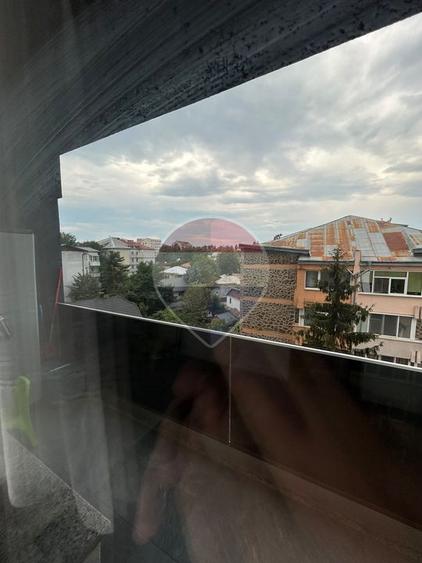 Apartament cu 3 camere de închiriat în zona Central
