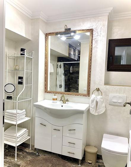 Apartament 3 camere, etaj 2, bloc cu lift, zona Cetate
